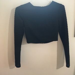 Long-sleeved Crop Top